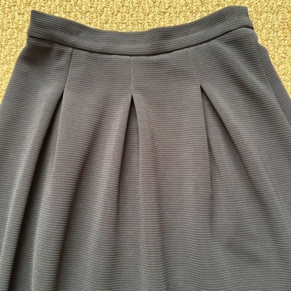 Harlowe& Graham Black Ribbed Circle Full A-Line Pleated Midi Skirt - Picture 3 of 12